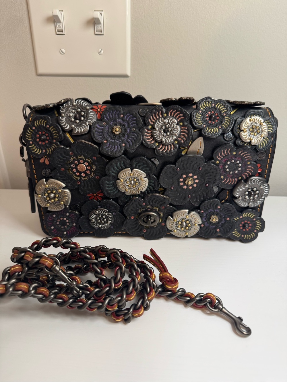 COACH 1941 BLACK/PURPLE TOOLED TEA ROSE DINKY 21586